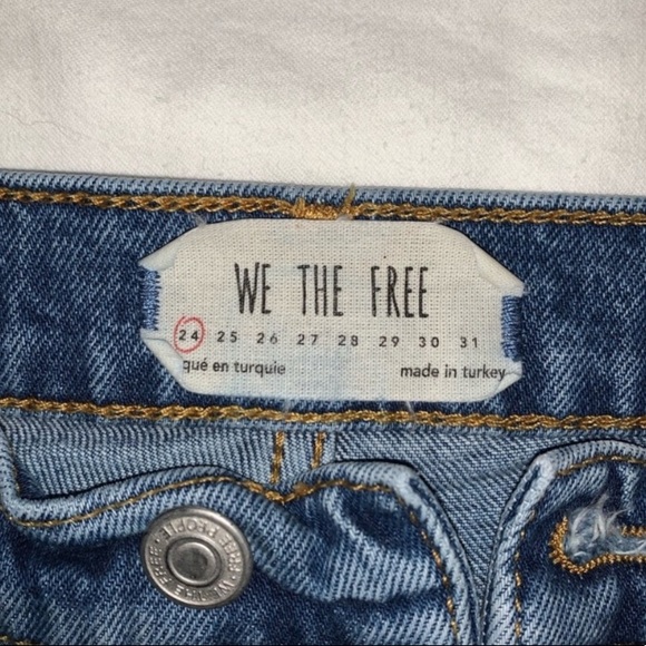 We The Free Hi Rise Distressed Stella Jeans - Picture 5 of 7